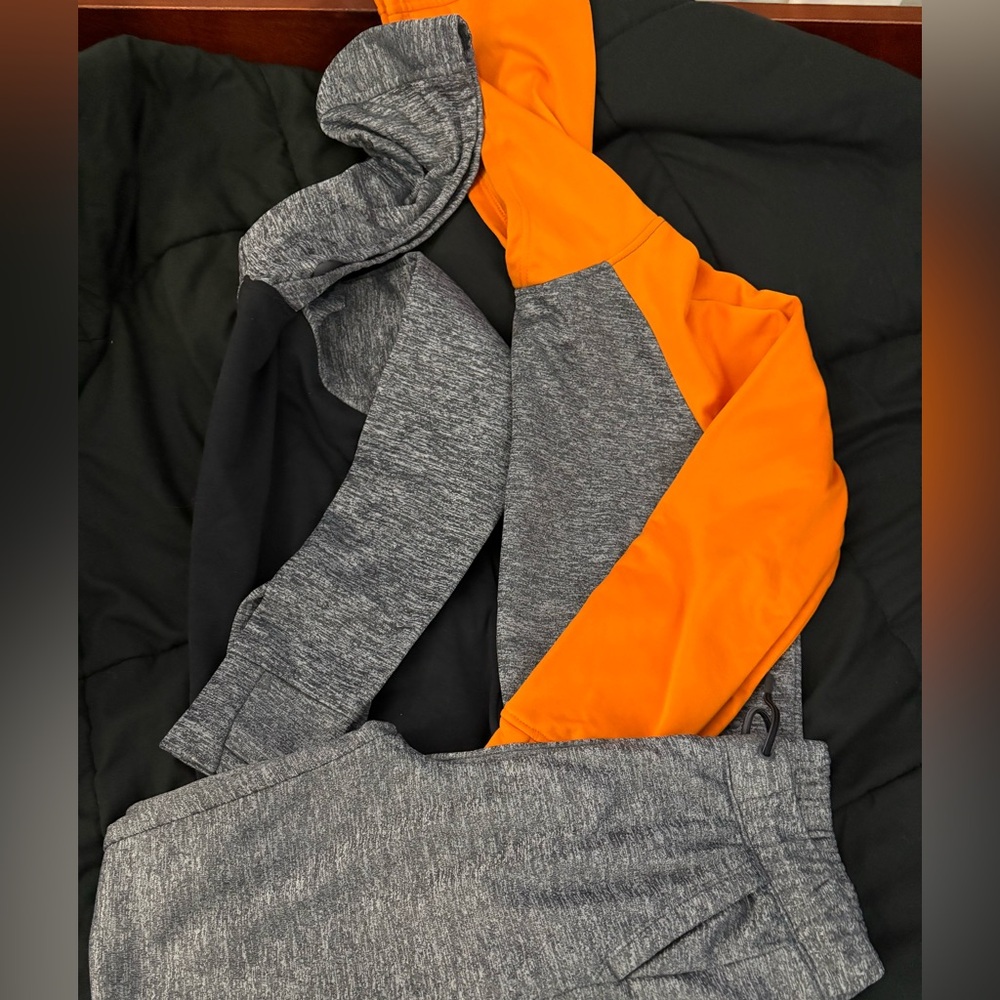 2 Hoodies with matching sweat pants